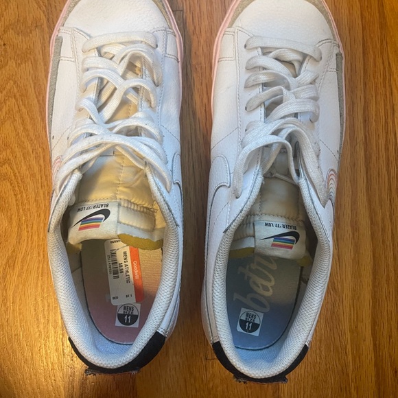 Nike shoes - Picture 3 of 6